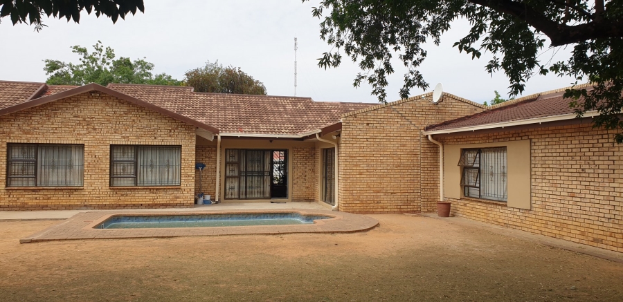  Bedroom Property for Sale in Pellissier Free State